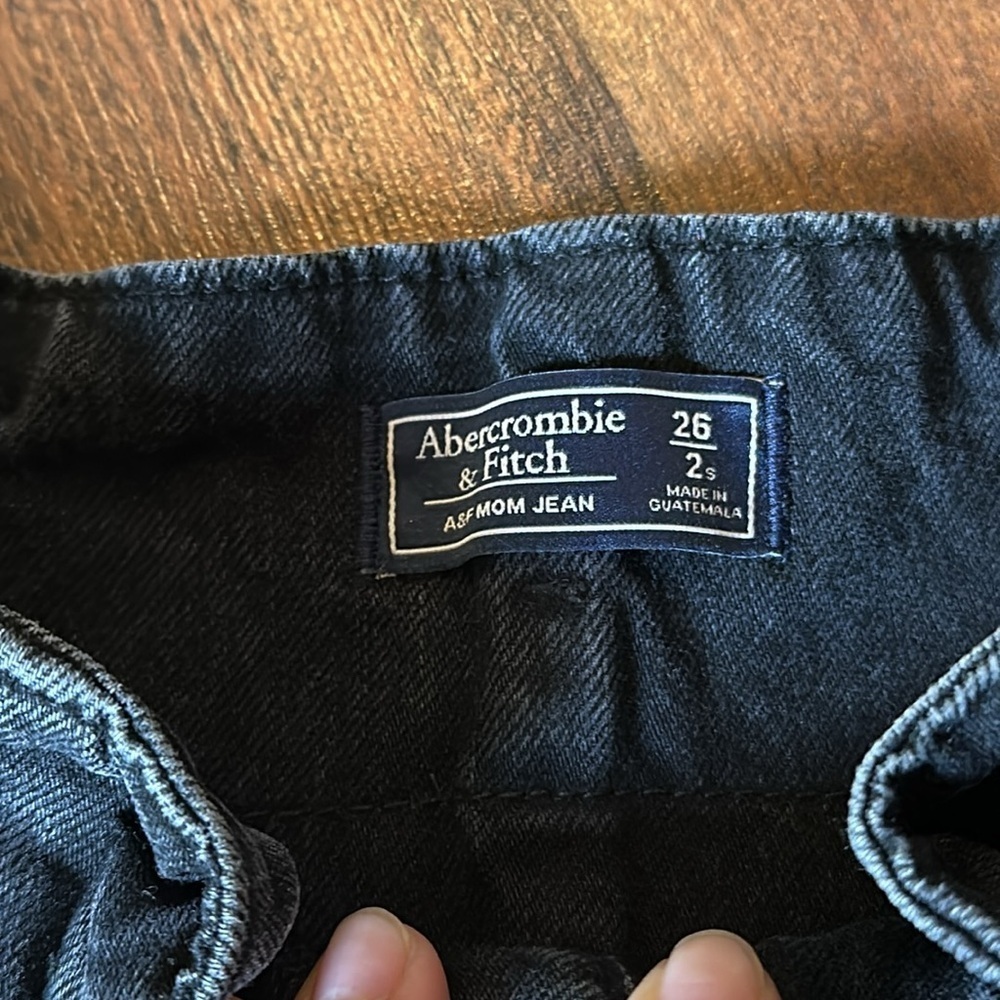 Abercrombie & Fitch A&F High Rise Black Mom Jean Size 26 2 Short - Picture 6 of 11